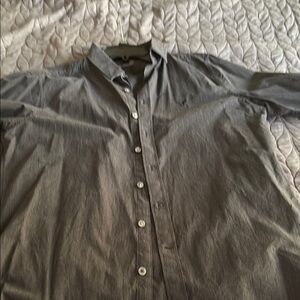 Men's Gray Button-Up Shirt